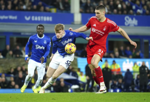 Nottingham Forest lên nhì bảng Ngoại hạng Anh